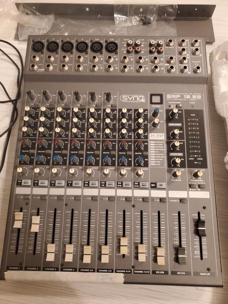 Table de mixage Synq smp 12.22 usb, Muziek en Instrumenten, Mengpanelen, Gebruikt, 10 tot 20 kanalen, Microfooningang, Ophalen of Verzenden