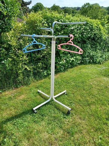 Tringle - portant à vêtements pour brocante beschikbaar voor biedingen