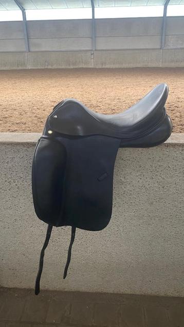 Prestige Top Dressage zadel beschikbaar voor biedingen
