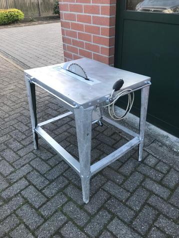 zaagtafel op  220  v  beschikbaar voor biedingen