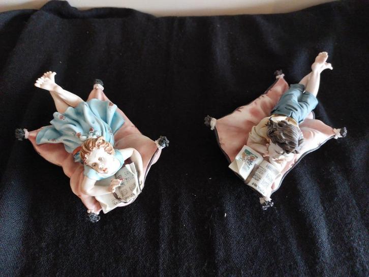 Capodimonte porseleinen paar 2-delig: jongen/meisje, Antiek en Kunst, Kunst | Beelden en Houtsnijwerken, Ophalen