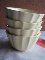 creme brulee potjes pastel, Huis en Inrichting, Keuken | Servies, Ophalen of Verzenden, Zo goed als nieuw, Effen, Kom(men)