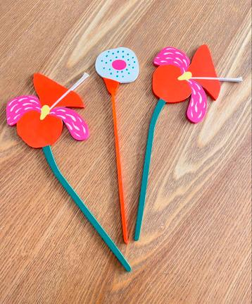 3 houten deco bloemen beschikbaar voor biedingen