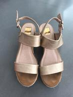 Gouden sandalen met sleehak, maat 38, Kleding | Dames, Overige kleuren, Zo goed als nieuw, Sandalen of Muiltjes, Ophalen of Verzenden