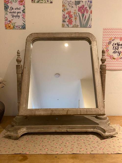 Landelijke spiegel op staander uit de Provence., Antiquités & Art, Antiquités | Miroirs, Enlèvement ou Envoi
