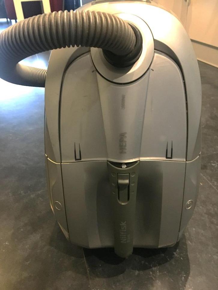 Nilfisk stofzuiger 2000W, Elektronische apparatuur, Stofzuigers, Zo goed als nieuw, Stofzuiger, Stofzak, Ophalen of Verzenden