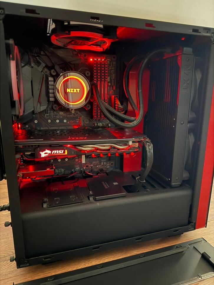 Custom Gaming PC Zwart/Rood, Computers en Software, Desktop Pc's, Gebruikt, 3 tot 4 Ghz, HDD, SSD, 16 GB, Met videokaart, Gaming