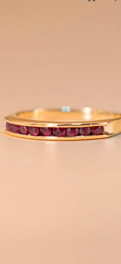 14 kr gouden ring met robijn, Handtassen en Accessoires, Ringen, Zo goed als nieuw, Dame, Kleiner dan 17, Goud, Goud, Met edelsteen