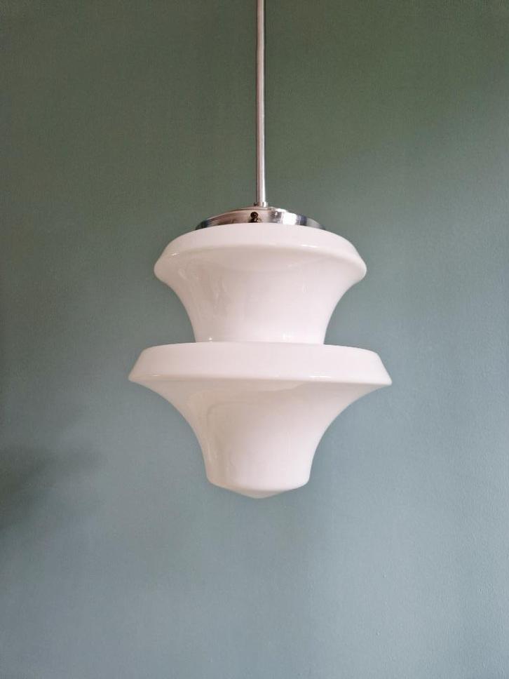 Suspension Art Déco en opaline blanche, 1920-30, Antiek en Kunst, Antiek | Verlichting, Ophalen of Verzenden
