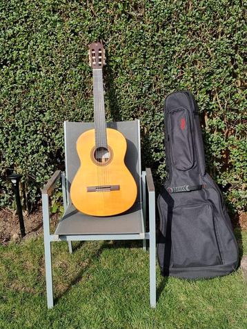 Klassieke gitaar YAMAHA SG182S + assecoires. beschikbaar voor biedingen