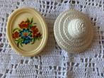 Set van 2 vintage broches - bloemen en hoed - jaren 60/70, Ophalen of Verzenden