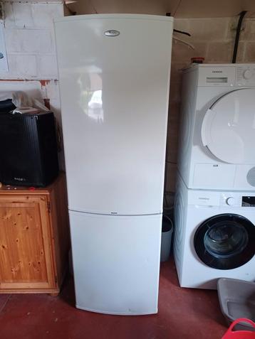 Grand réfrigérateur-congélateur combiné de Whirlpool