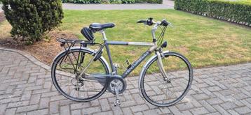 Sportfiets  goed staat met 21 versnellingen.  Dun banden  beschikbaar voor biedingen