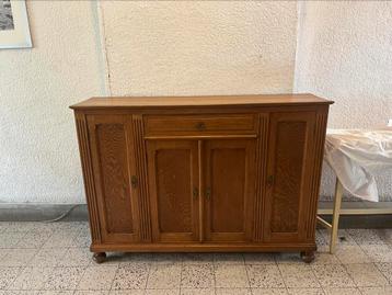 Meuble en bois beschikbaar voor biedingen