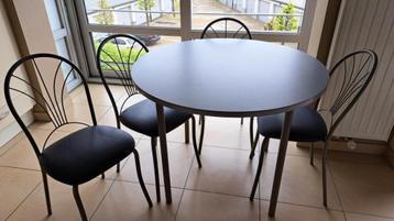 keukentafel met stoelen