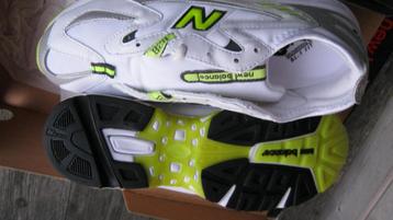 Loopschoenen New Balance M8285W beschikbaar voor biedingen