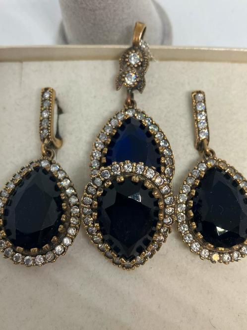 Zilveren setje met imitatie saffier, Handtassen en Accessoires, Oorbellen, Nieuw, Knopjes of Stekers, Zilver, Blauw, Met edelsteen