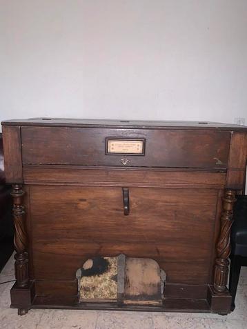 Harmonium de l'église, par Jules Anneessens