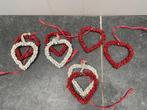 Decoratieve hartjes, samengesteld met kleine belletjes, Huis en Inrichting, Woonaccessoires | Kransen, Ophalen of Verzenden, Zo goed als nieuw