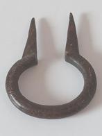 Bracelet de combat Lobi, Envoi