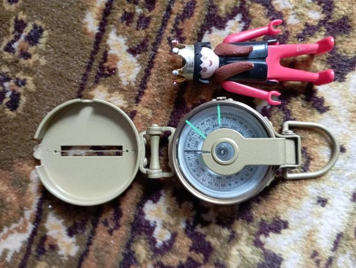 589) kompas ( lensatic compass liquid filled), Antiek en Kunst, Curiosa en Brocante, Ophalen of Verzenden
