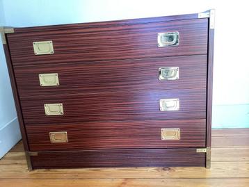 Vintage ladenkast beschikbaar voor biedingen