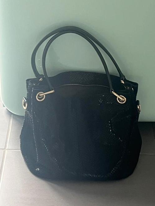 Mooie zwarte handtas, imitatie zwart blinkend slangenleer, Handtassen en Accessoires, Tassen | Damestassen, Gebruikt, Handtas