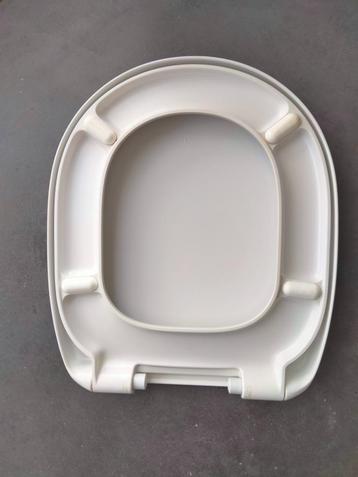 Witte toiletplank met zitje 43 x 37 cm beschikbaar voor biedingen