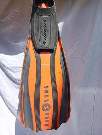 Ailerons de piscine Aqualung STRATOS 38/39, Enlèvement ou Envoi, Comme neuf, Palmes de natation ou de plongée