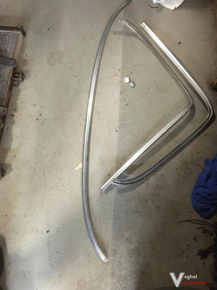 Mercedes W123 sedan  Raamlijst Achter chrome, Auto-onderdelen, Carrosserie, Gebruikt, Ophalen