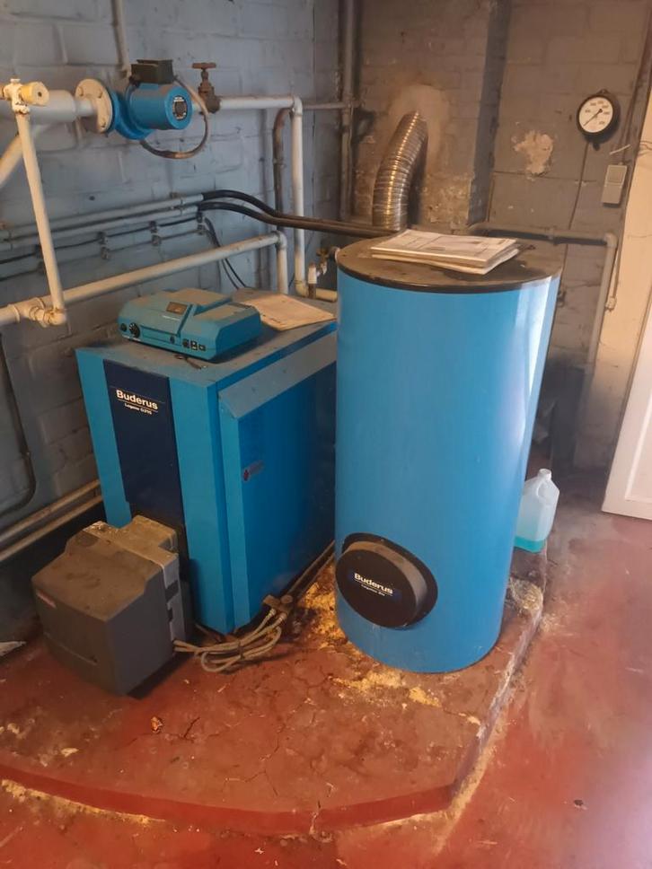 Buderus G215 stookolieketel, boiler en 4 warmeluchtblazers, Doe-het-zelf en Bouw, Chauffageketels en Boilers, Gebruikt, Boiler