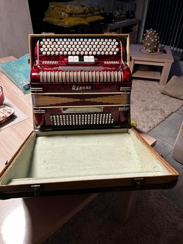 Accordeon beschikbaar voor biedingen