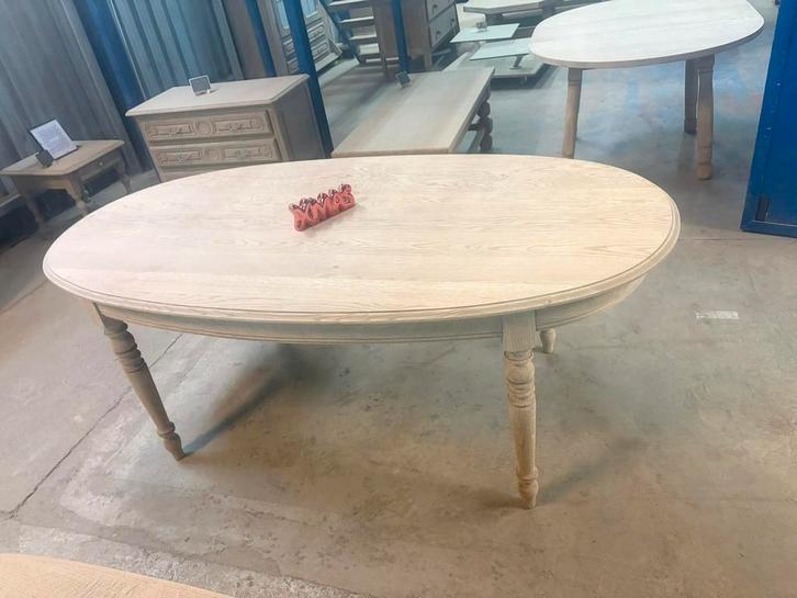 Table Ovale en Chêne Aérogommée, Antiquités & Art, Antiquités | Meubles | Tables, Enlèvement