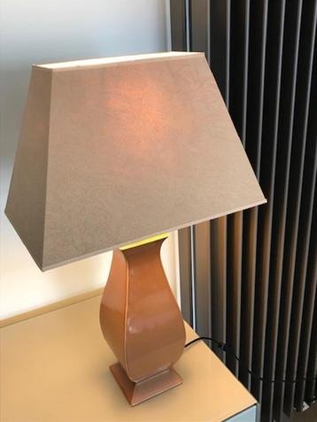 Mooie tafellamp H= 58 cm Voet in aardewerk bruin Rechthoekig