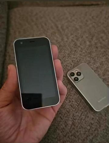 Android-minitelefoon  beschikbaar voor biedingen