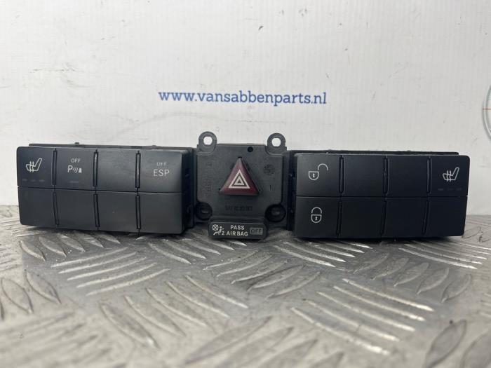 Paniekverlichtings Schakelaar van een Mercedes C-Klasse, Auto-onderdelen, Dashboard en Schakelaars, Mercedes-Benz, Gebruikt, 3 maanden garantie