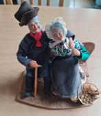 Oud koppeltje op houten bank, Verzamelen, Ophalen of Verzenden, Zo goed als nieuw