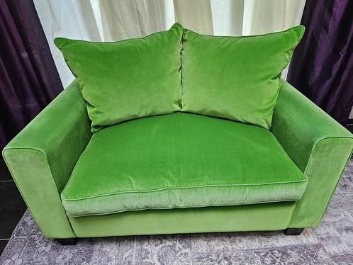 Groene love seat, Huis en Inrichting, Zetels | Zetels en Chaises Longues, Gebruikt, Tweepersoons, Minder dan 150 cm, Hout, Stof