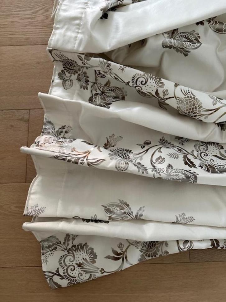 Ivoorkleurige glanzende overgordijnen te koop, Huis en Inrichting, Stoffering | Gordijnen en Lamellen, Zo goed als nieuw, 200 cm of meer