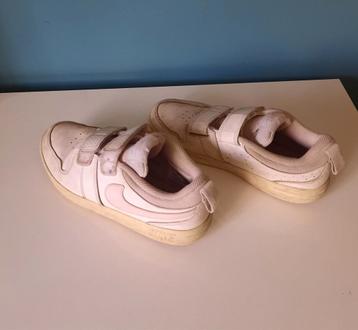 Nike schoenen "32"  beschikbaar voor biedingen