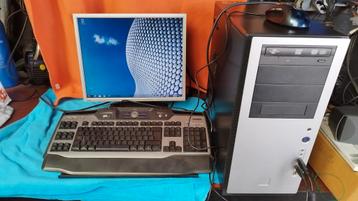 Complete computer gebruiksklaar is nog aangesloten  beschikbaar voor biedingen