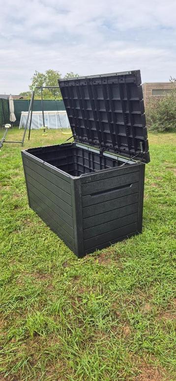 Grote Kussenbox  beschikbaar voor biedingen