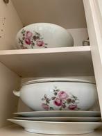 Oud antiek servies met roze bloemetjes, Ophalen