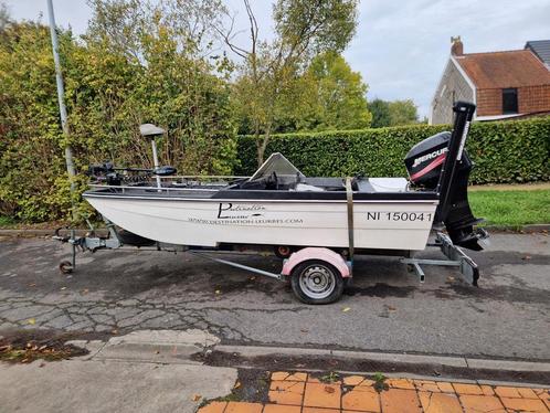 Visboot te koop, Watersport en Boten, Vis- en Consoleboten, Gebruikt, 30 tot 50 pk, 3 tot 6 meter, Benzine, Buitenboordmotor, Polyester