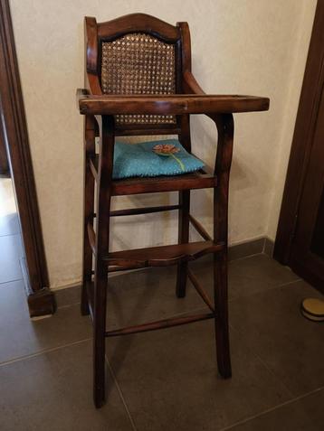 antiek kinder/poppestoel beschikbaar voor biedingen