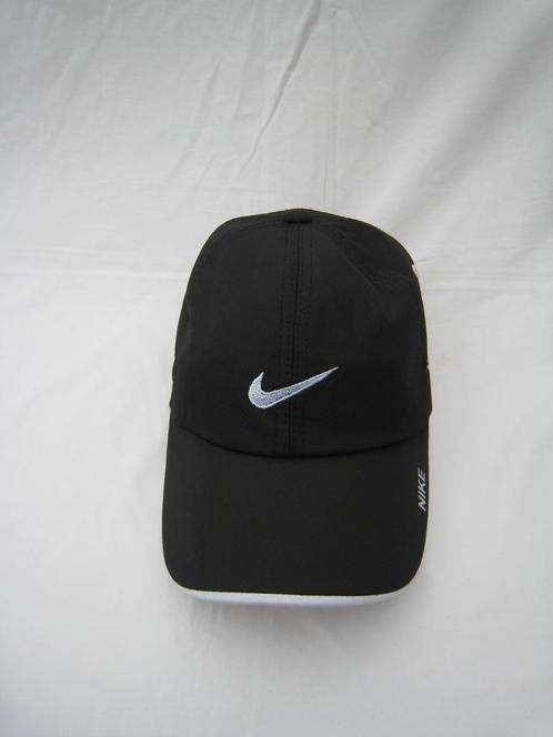 N One zwarte  sportpet F81, Kleding | Heren, Hoeden en Petten, Zo goed als nieuw, Pet, One size fits all, Ophalen of Verzenden