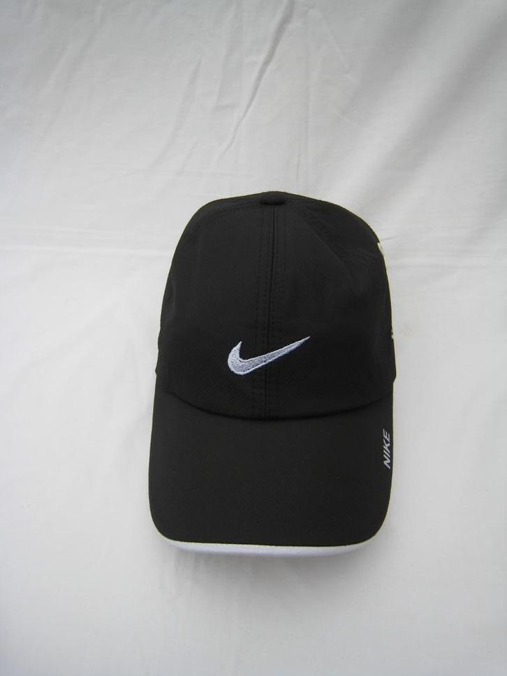 N One zwarte  sportpet F81, Kleding | Heren, Hoeden en Petten, Zo goed als nieuw, Pet, One size fits all, Ophalen of Verzenden