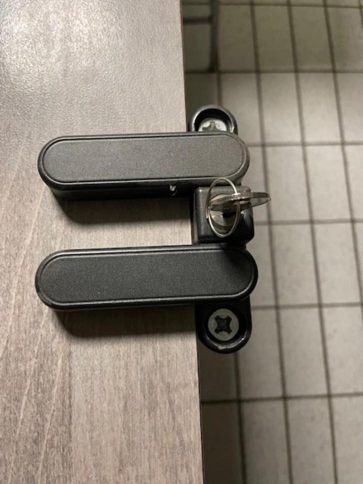 Dispositif de sécurité fenêtre/porte, Doe-het-zelf en Bouw, Hang- en Sluitwerk, Gebruikt, Slot, Ophalen of Verzenden