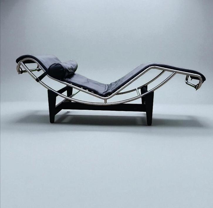 Perriand jeanneret Le corbusier chaise longue LC4 Cassina, Huis en Inrichting, Zetels | Zetels en Chaises Longues, Gebruikt, Eenpersoons