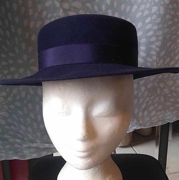 dames hoed blauw beschikbaar voor biedingen